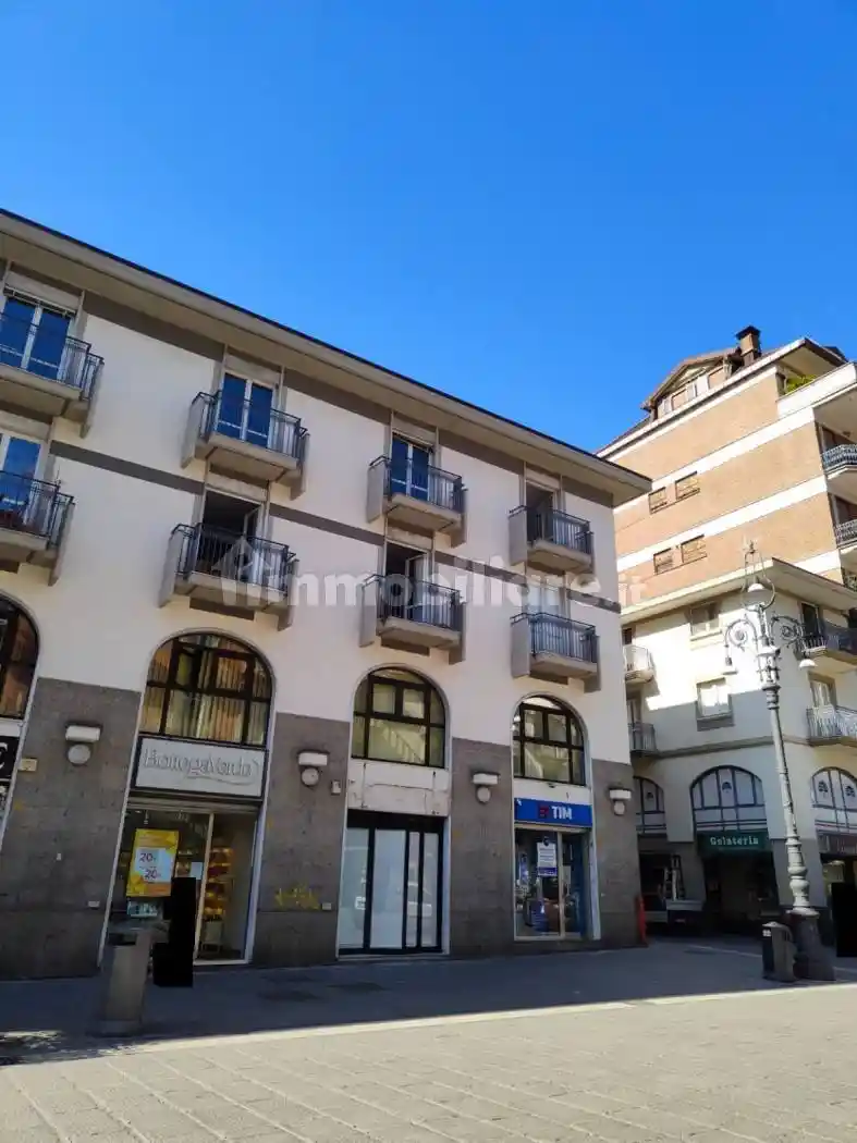 Appartamento via Ferdinando Iannaccone 7, Emanuele II, C. Colombo, Morelli e Silvati, Avellino - foto 3