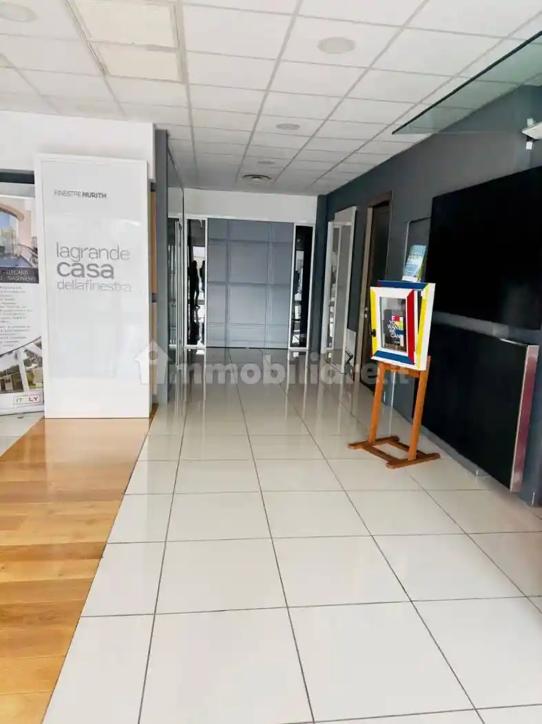 Palazzo - Edificio in Affitto - foto 4