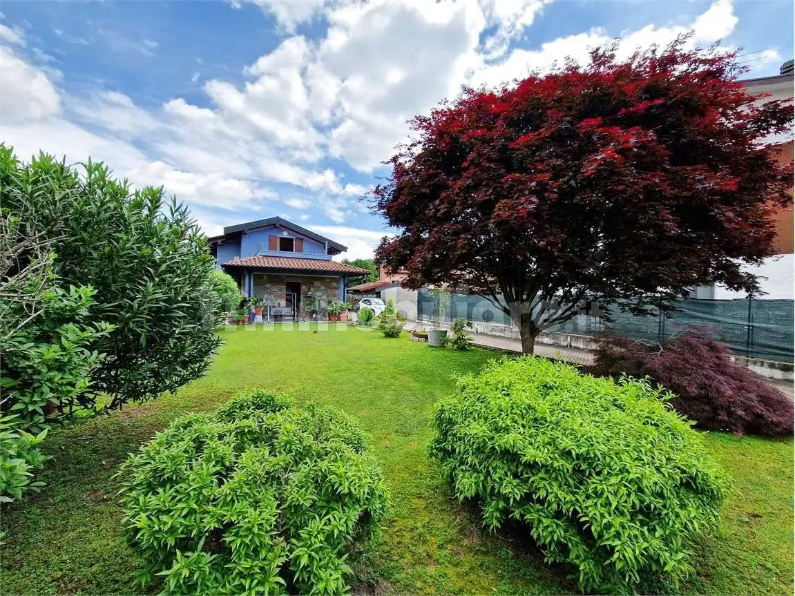 Villa in vendita a Sangiano