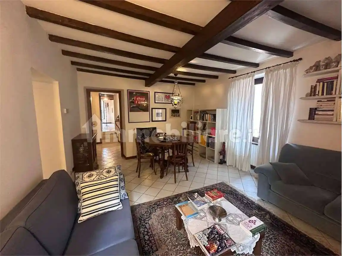 Appartamento in vendita a Erba