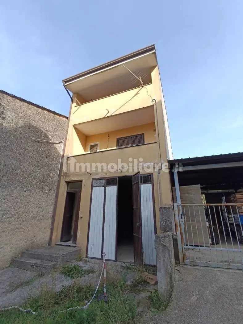 Appartamento in affitto a Latronico