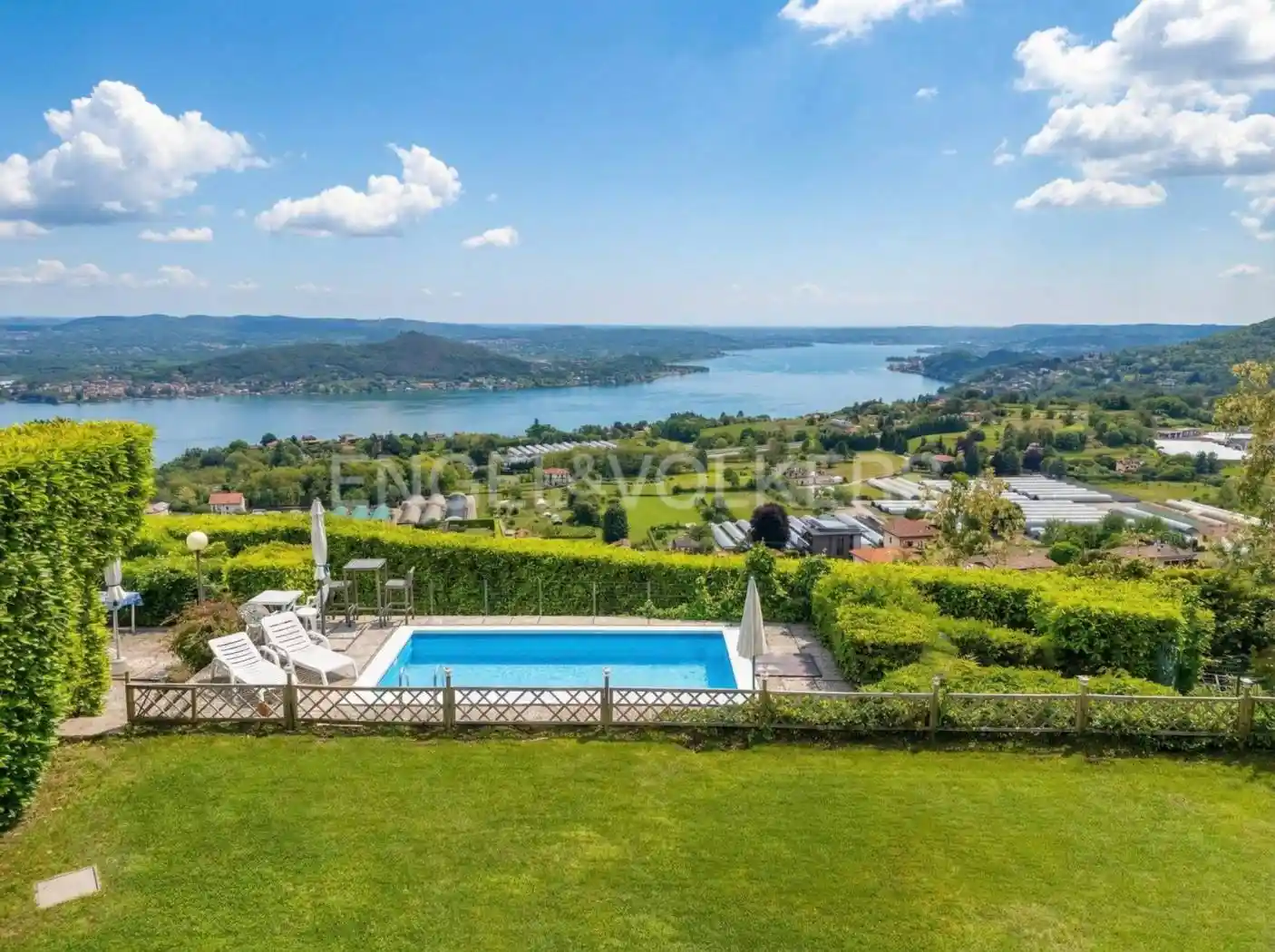 Villa in vendita a Nebbiuno