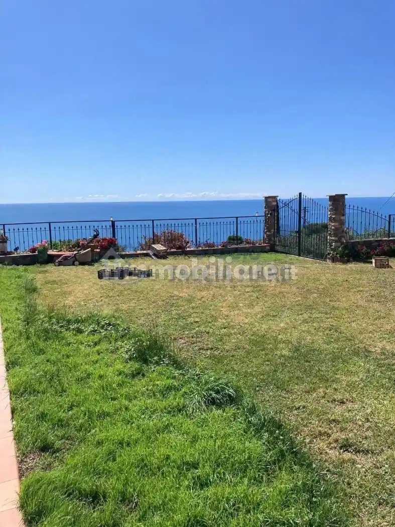 Villa in vendita a Cipressa