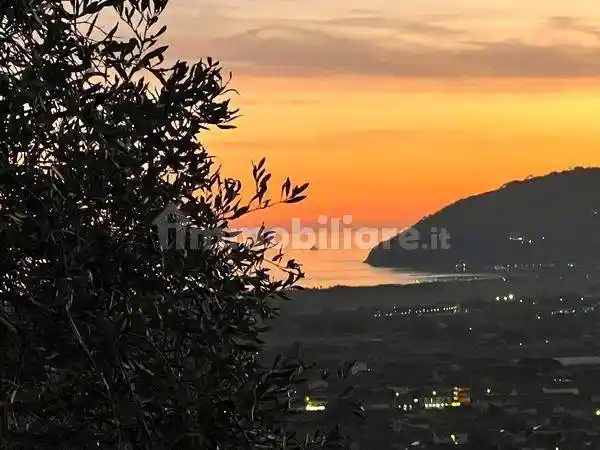 Villa in vendita a Luni