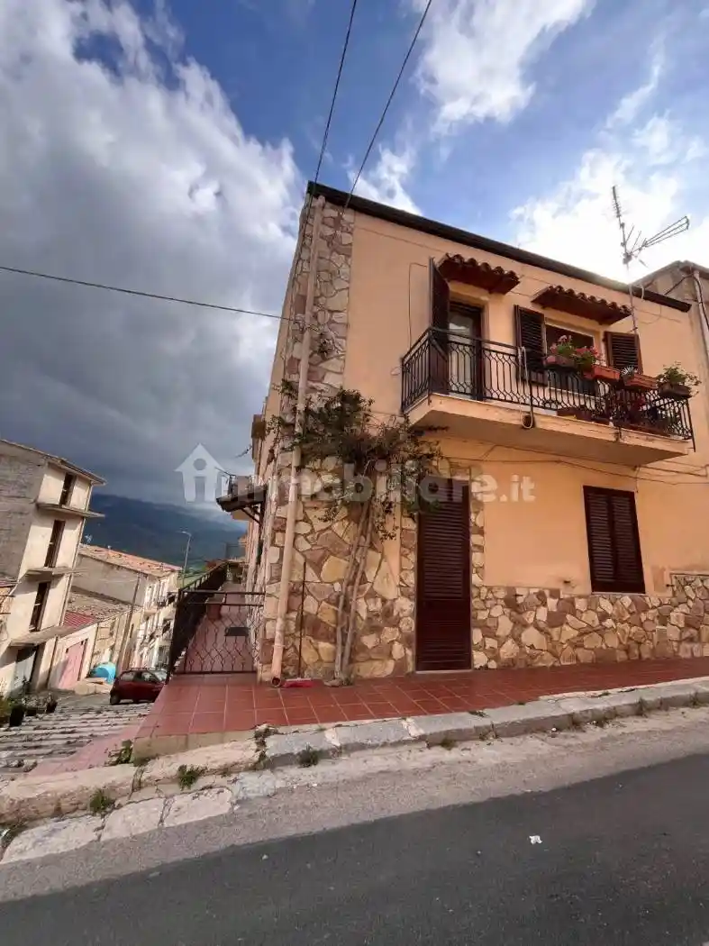 Appartamento in vendita a Godrano