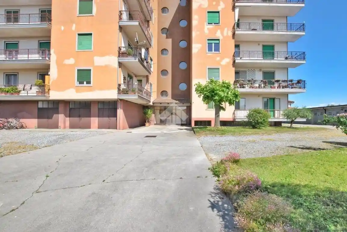 Trilocale via Pasquale Bertazzi 38, Centro, Cigliano - foto 3