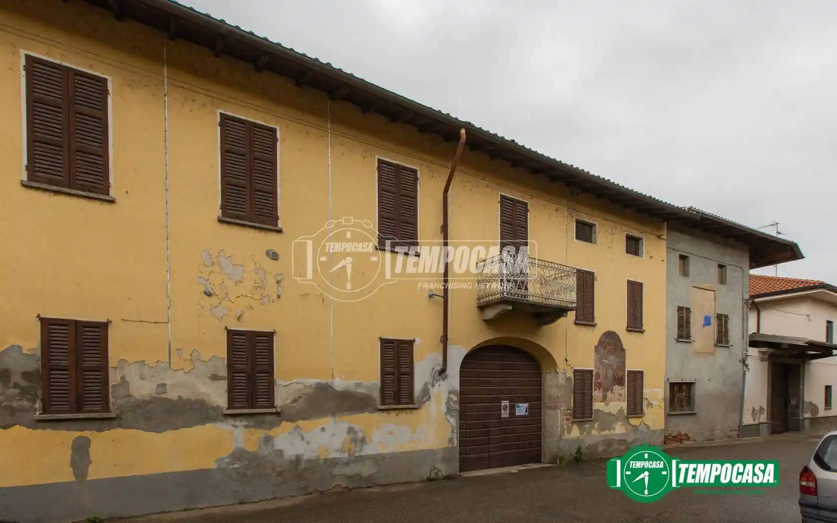 Palazzo - Edificio in vendita a Momo