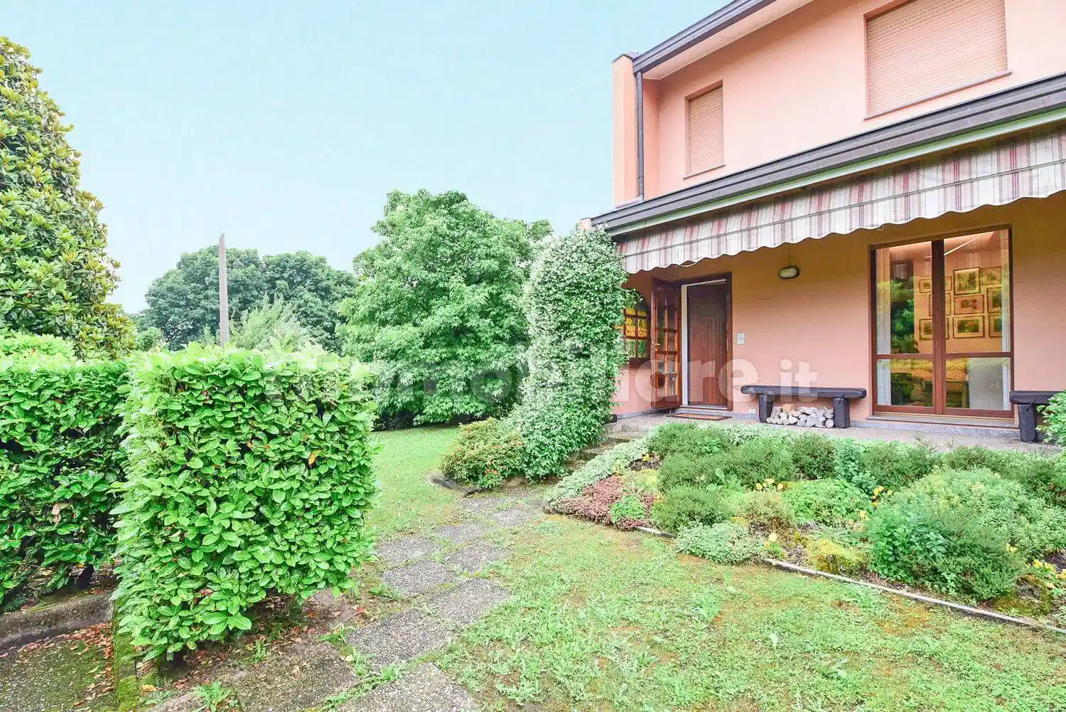 Casa indipendente in vendita a Erba