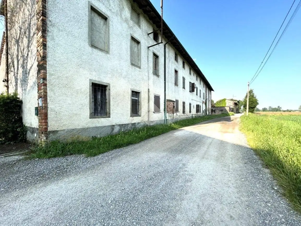 Rustico - Casale in vendita a Crema