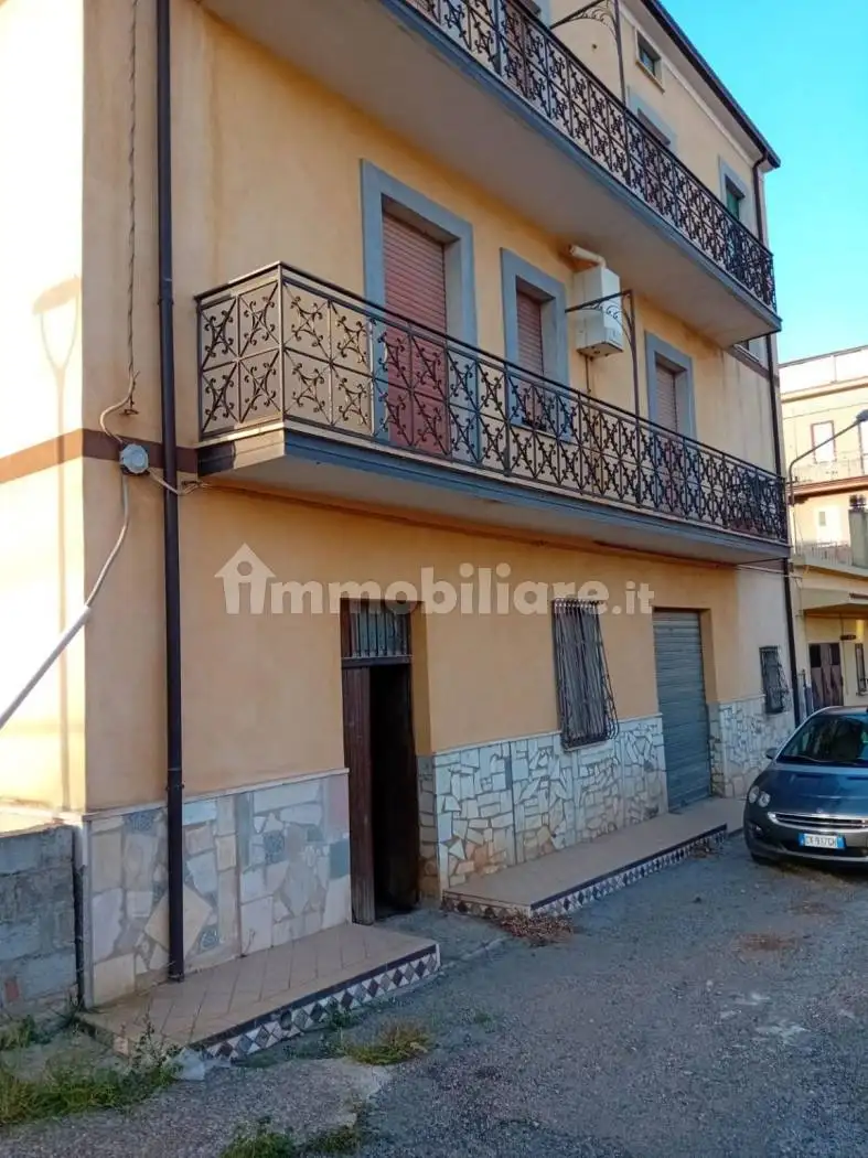 Casa indipendente in vendita a Spezzano Albanese