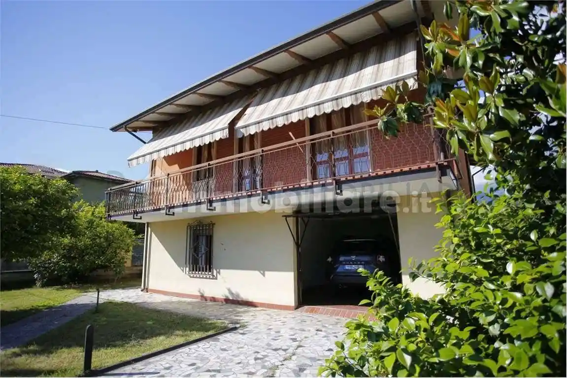 Villa in vendita a Carrara