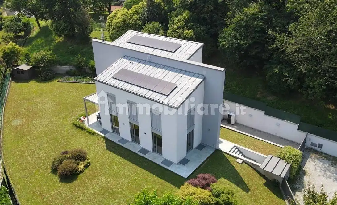 Villa in vendita a Brivio