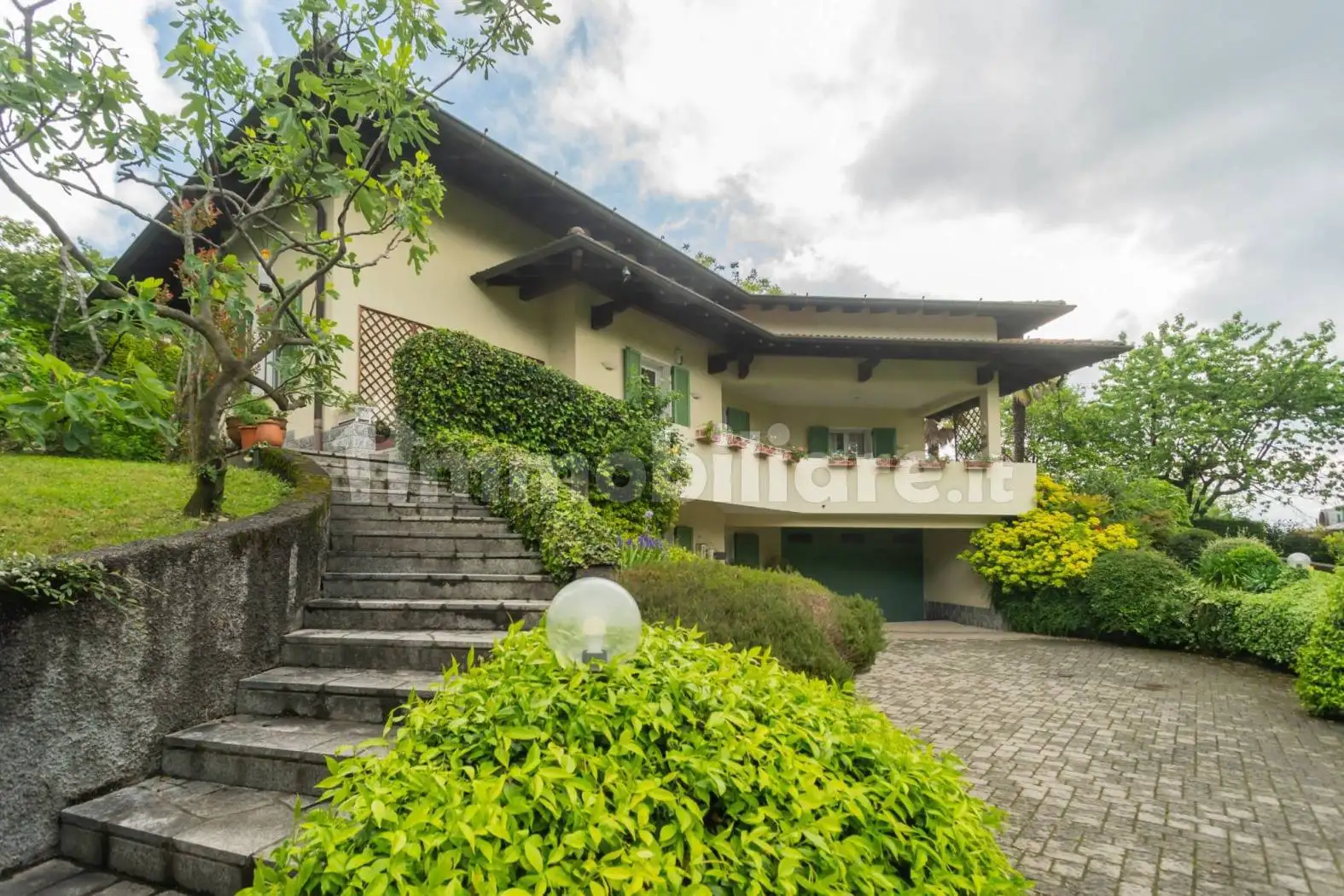 Villa in vendita a Varese