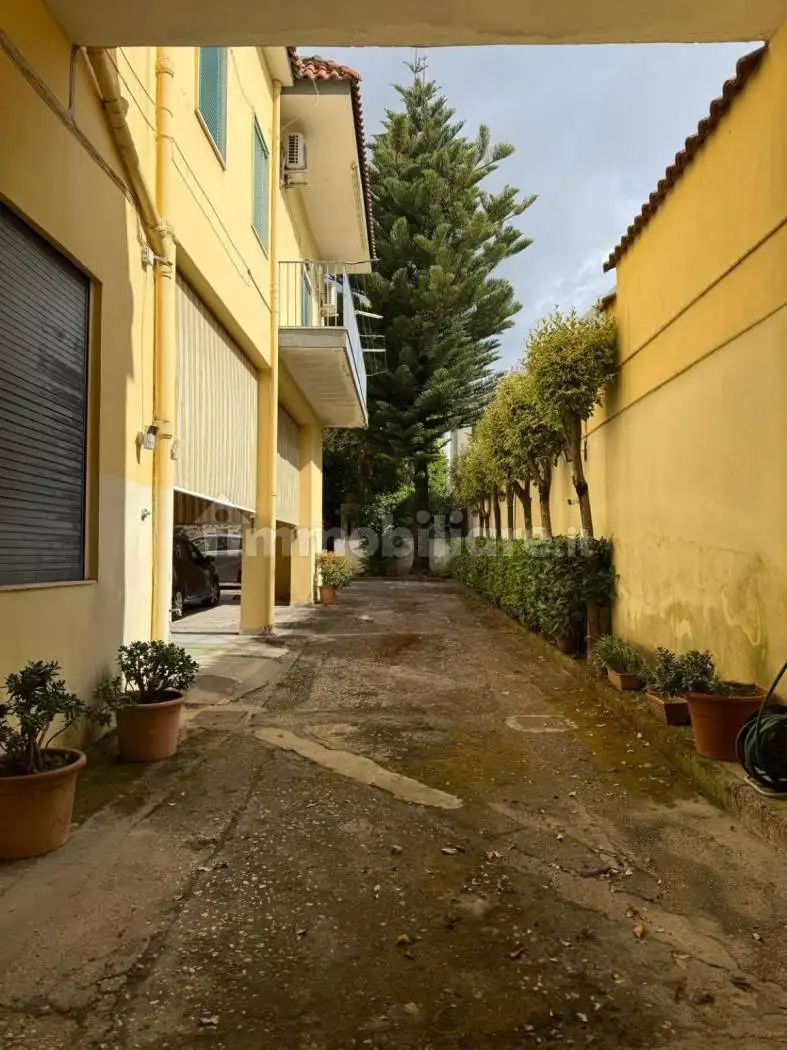 Palazzo - Edificio in vendita a Giugliano in Campania