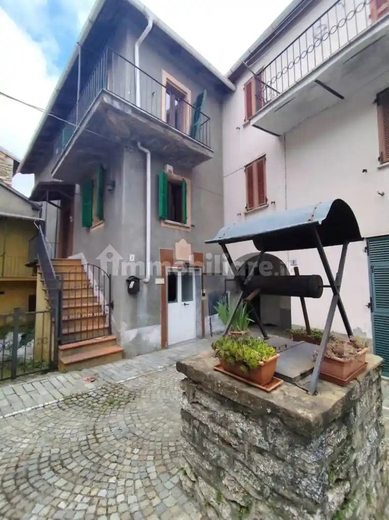 Casa indipendente in vendita a Ponzone