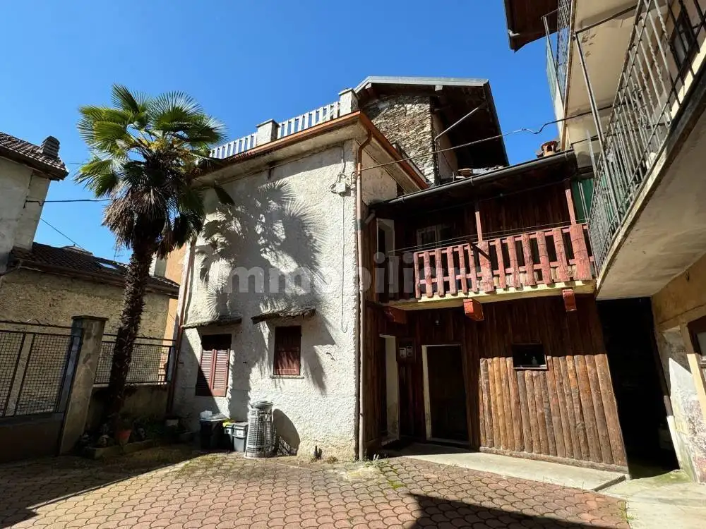 Casa indipendente in vendita a Brovello-Carpugnino
