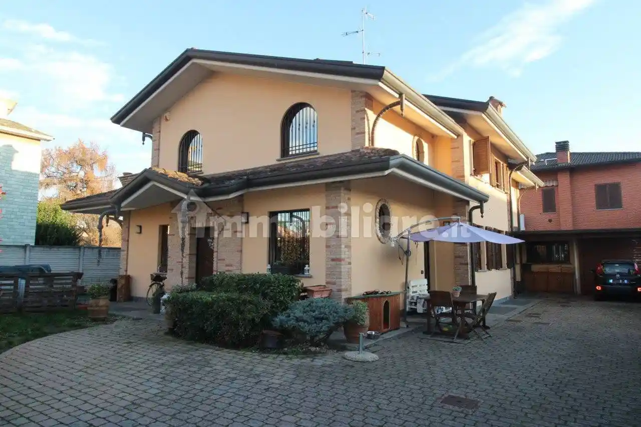 Villa in vendita a Macherio