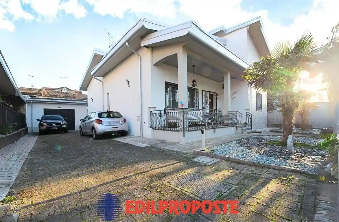 Villa in vendita a Limbiate