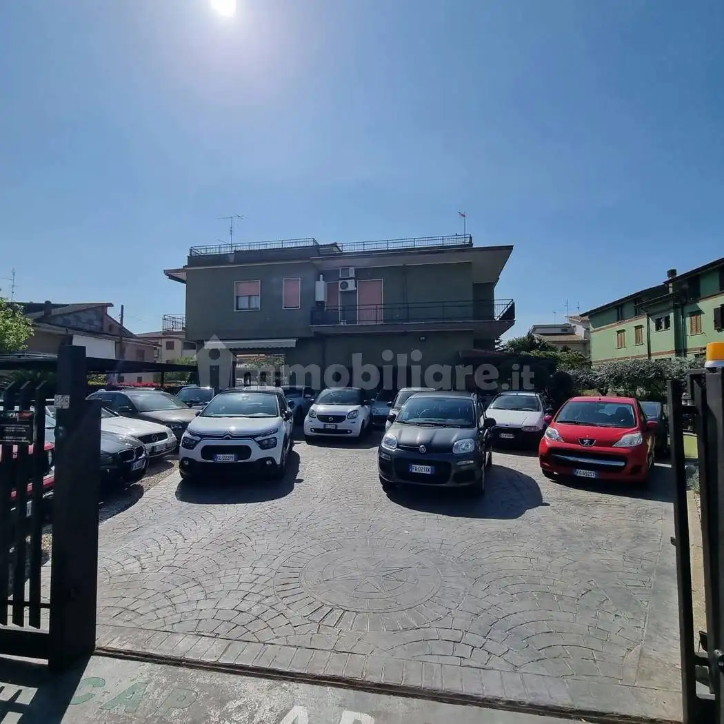 Palazzo - Edificio in vendita a Aprilia