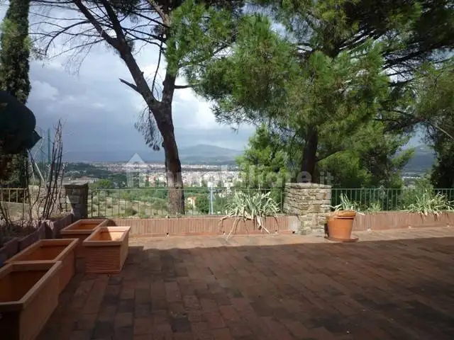 Casa indipendente in affitto a Firenze