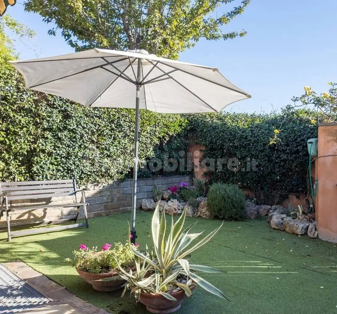 Villa in vendita a Faloppio