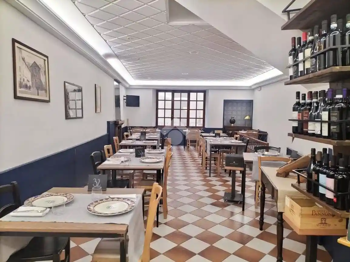 Palazzo - Edificio in vendita a Gualdo Tadino