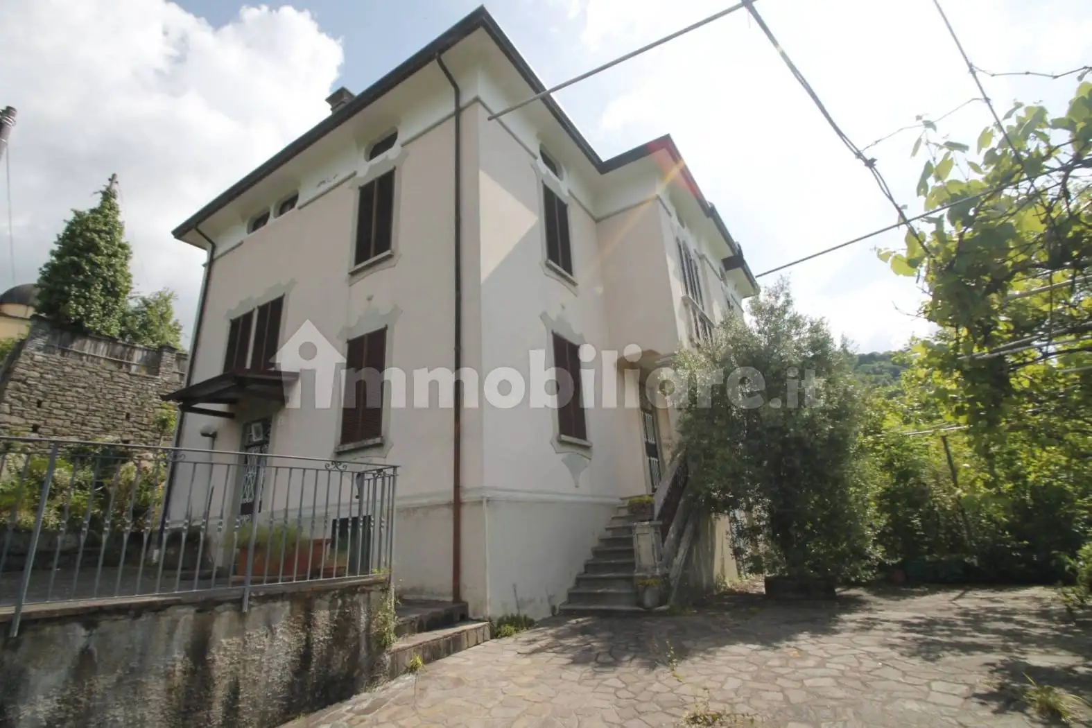 Villa in vendita a Locatello