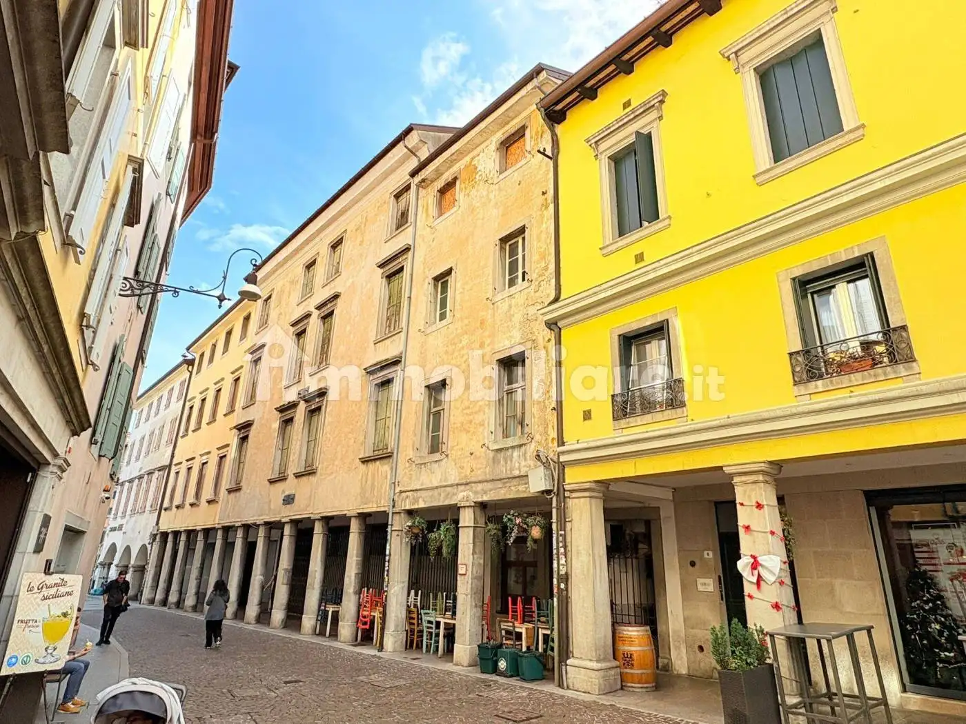 Palazzo - Edificio in vendita a Udine