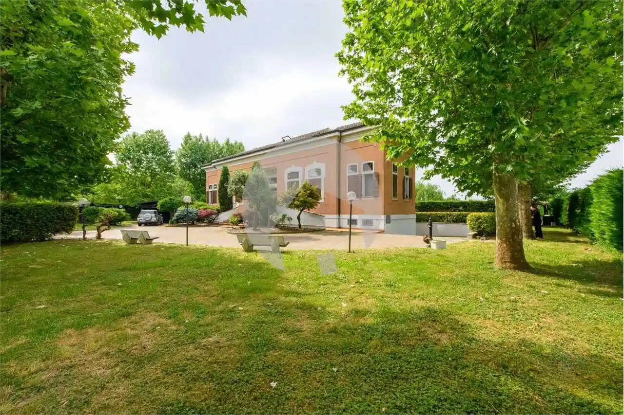 Villa in vendita a Correggio