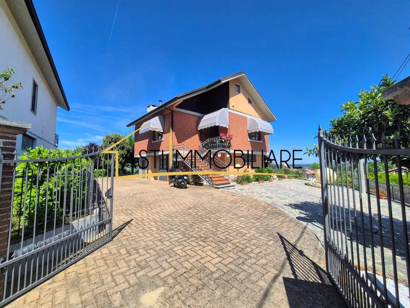 Villa in vendita a Azzano d'Asti