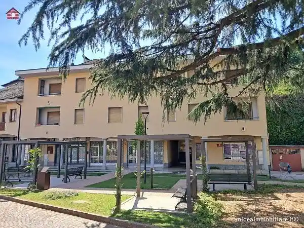 Palazzo - Edificio in vendita a Azzate