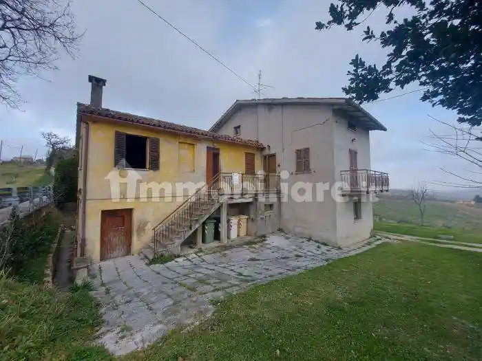 Casa indipendente in vendita a Arcevia