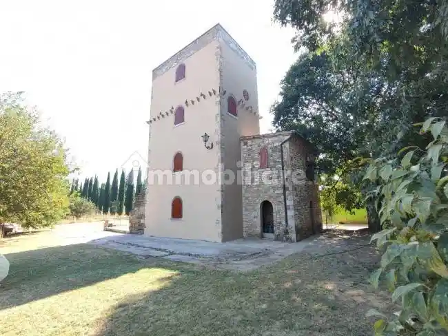 Rustico - Casale in vendita a Orte