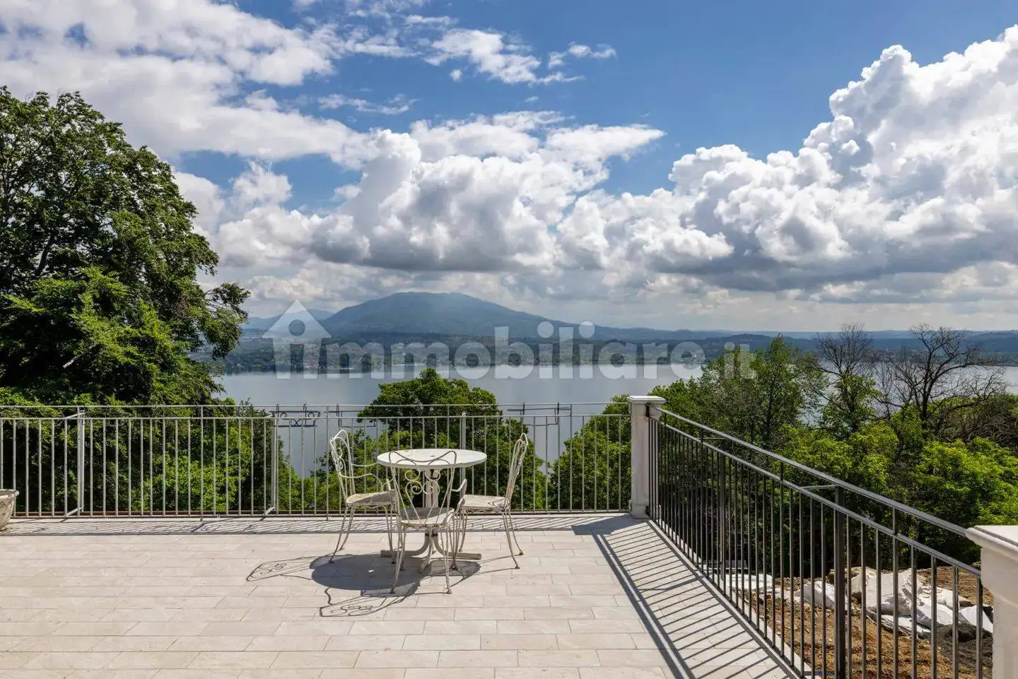 Villa in vendita a Belgirate