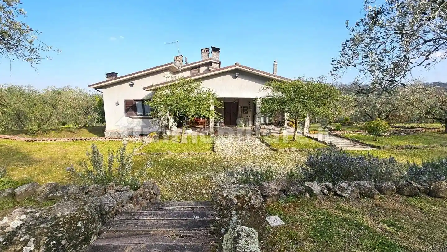 Villa in vendita a Soriano nel Cimino