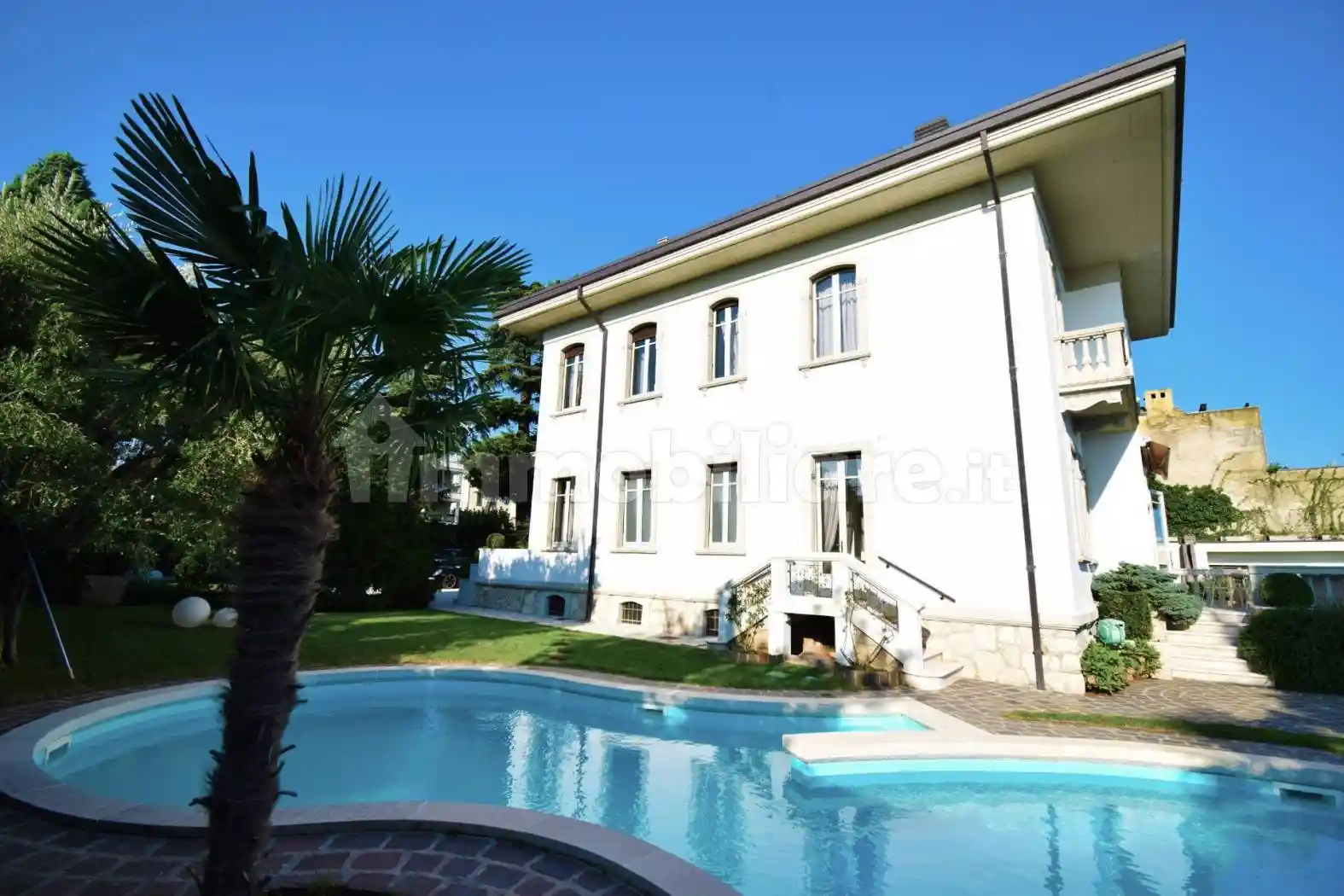 Villa in vendita a Desenzano del Garda