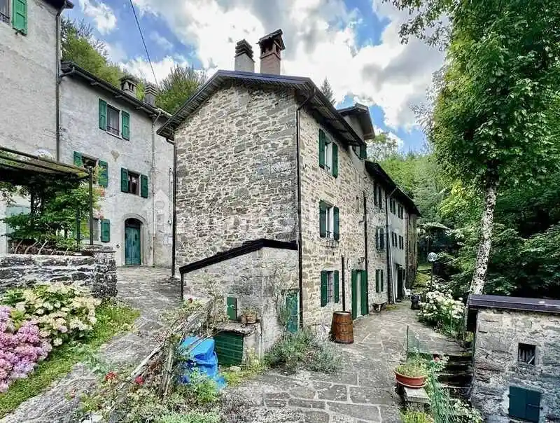Casa indipendente in vendita a Alto Reno Terme