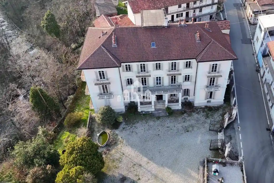 Palazzo - Edificio in vendita a Forno Canavese