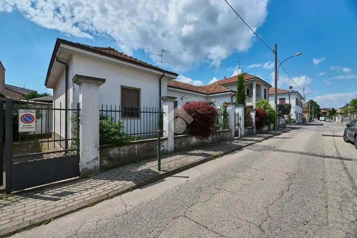 Casa indipendente in vendita a Zelo Buon Persico