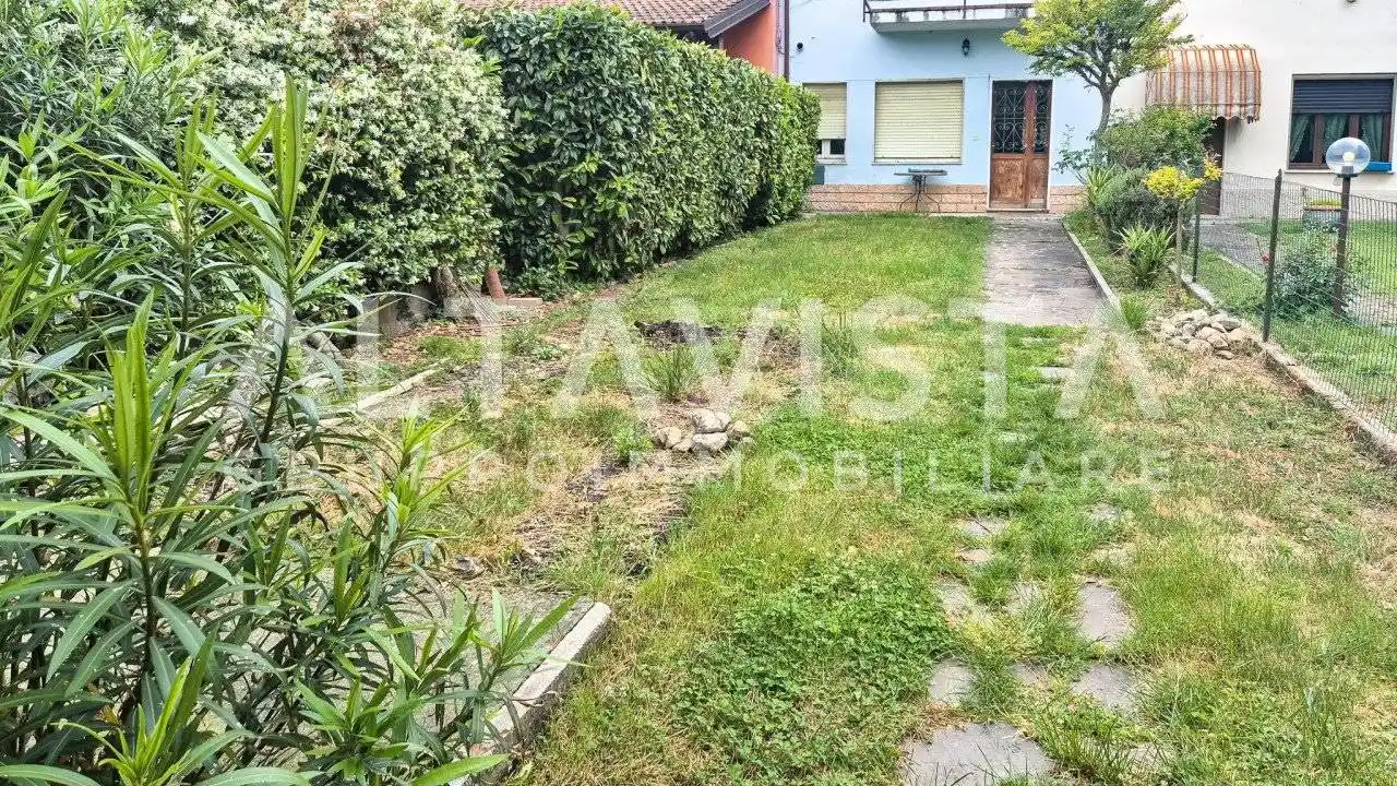 Casa indipendente in vendita a Lonato del Garda