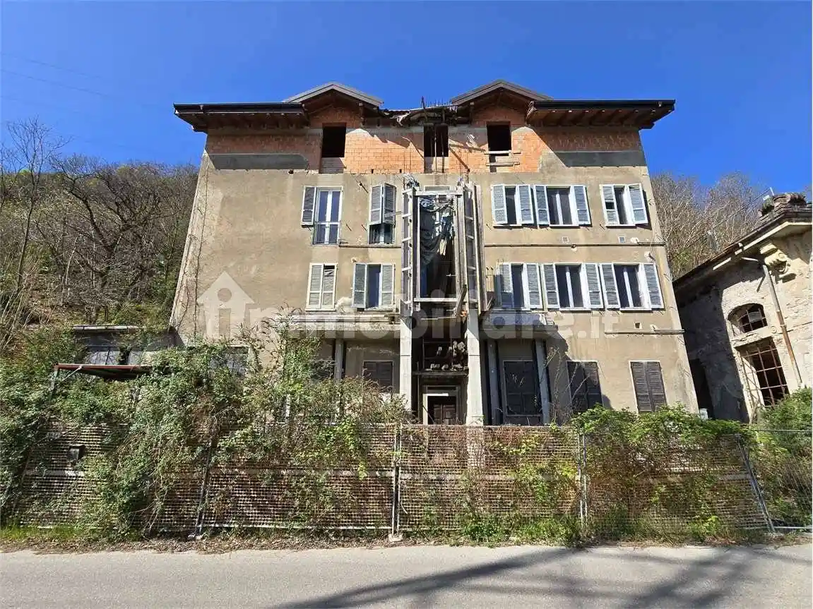 Palazzo - Edificio in vendita a Verbania