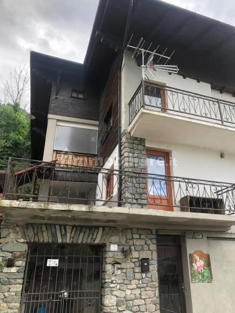 Casa indipendente in vendita a Pollein