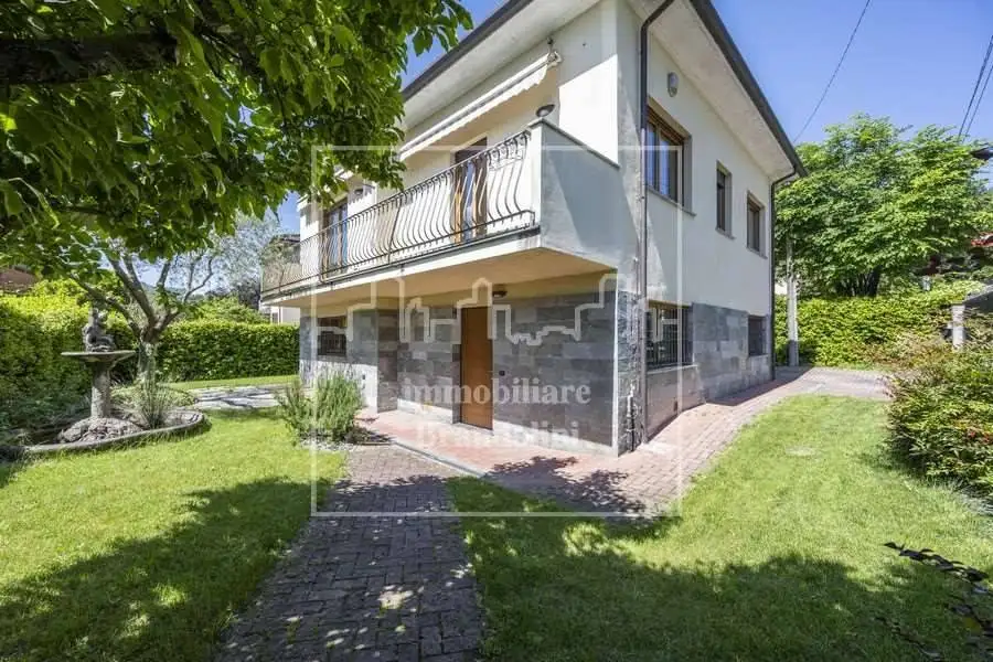 Villa in vendita a Varese
