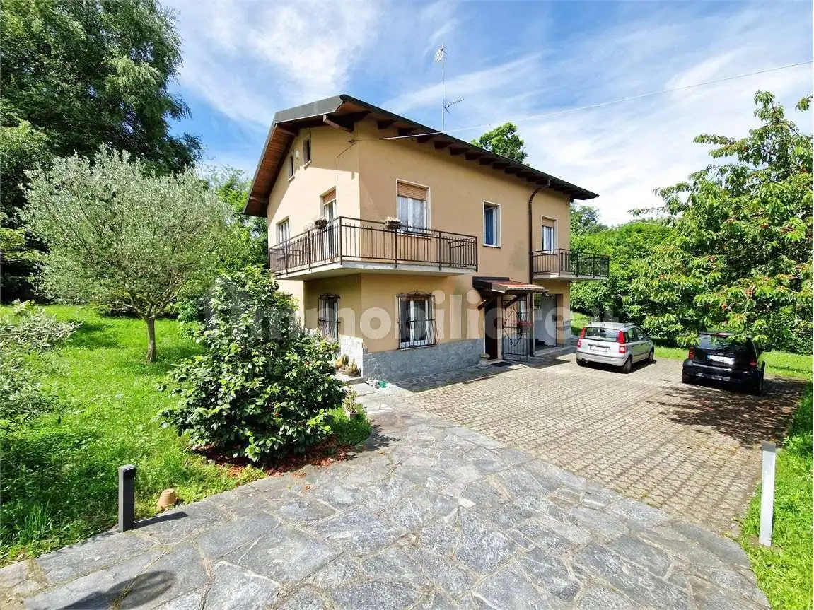 Villa in vendita a Orino