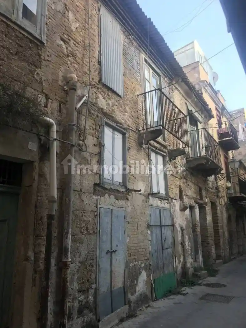 Palazzo - Edificio in vendita a Licata
