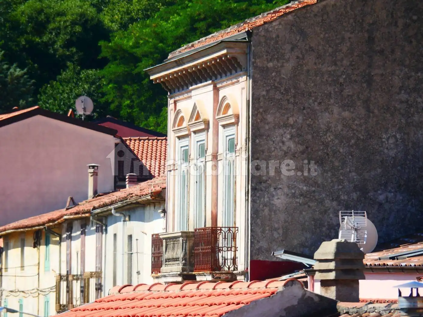 Palazzo - Edificio in vendita a Trecchina