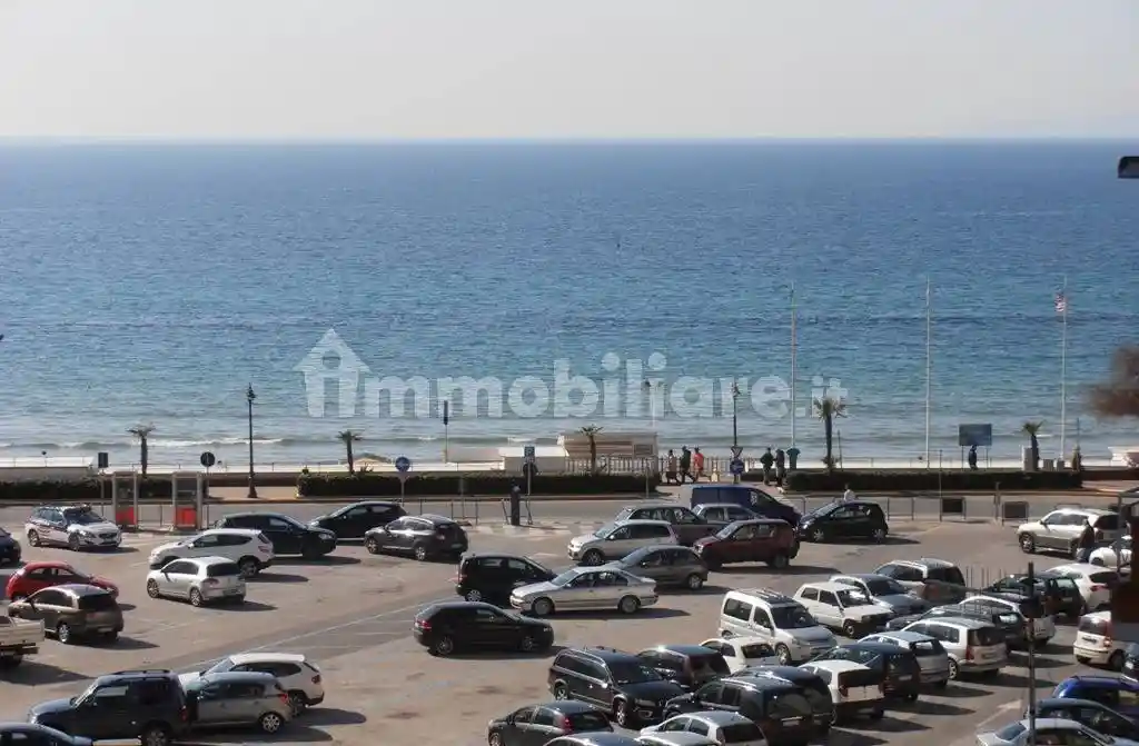 Quadrilocale via Giacomelli 15, Centro, Follonica - foto 5