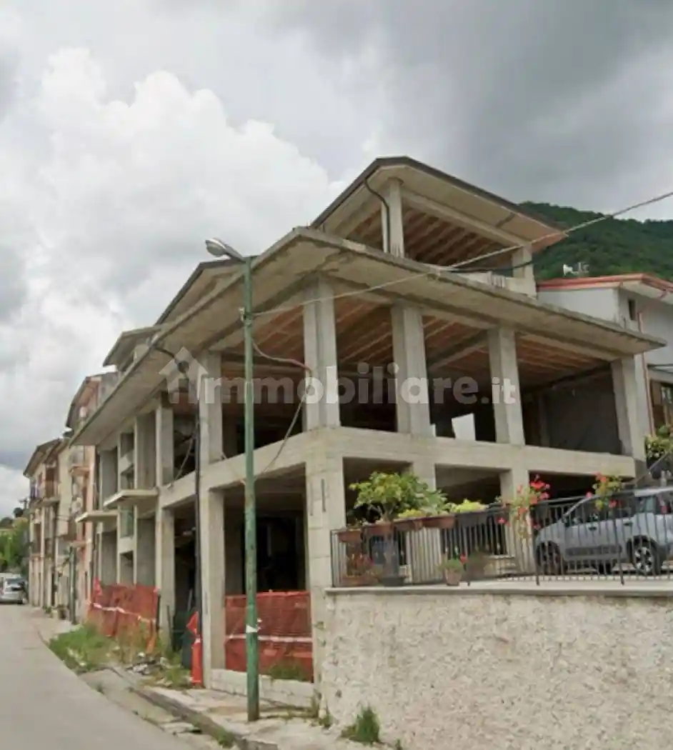 Palazzo - Edificio in vendita a Contrada