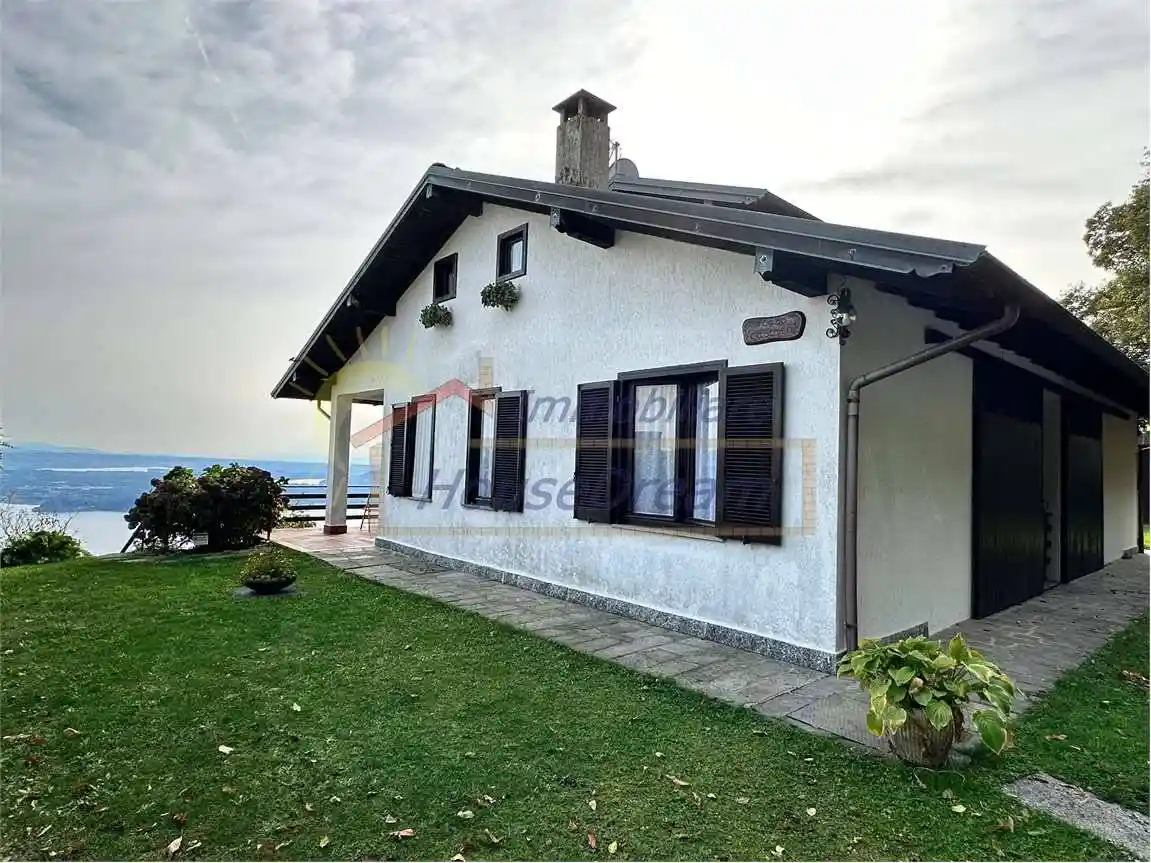 Villa in vendita a Massino Visconti