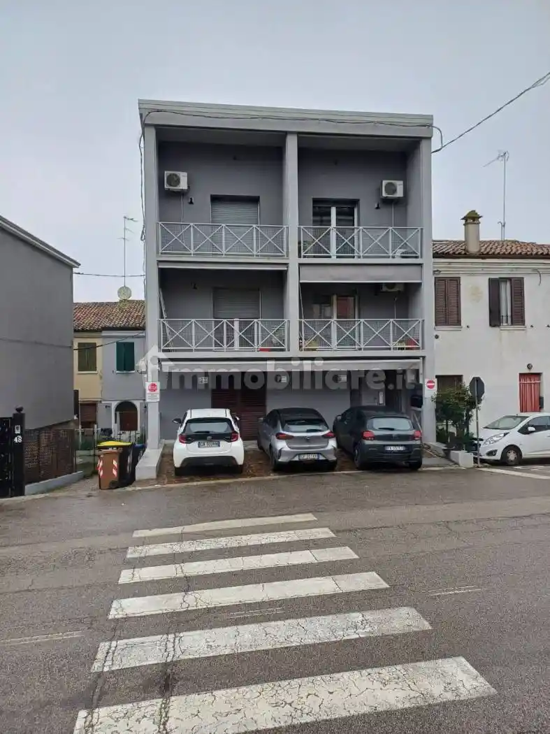 Palazzo - Edificio in vendita a Bondeno